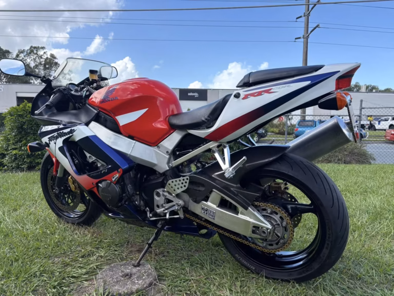 Sports Bikes Review Honda CBR929RR FireBlade 929 Tested